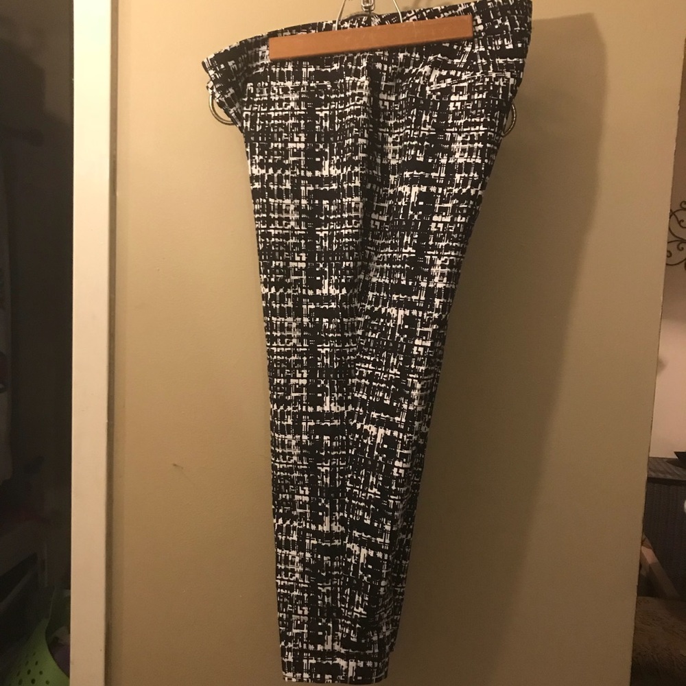 Apt9 size 10 bold pattern pants